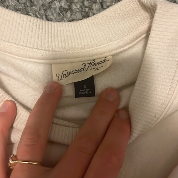 Universal thread cropped sweater - Picture 2 of 3